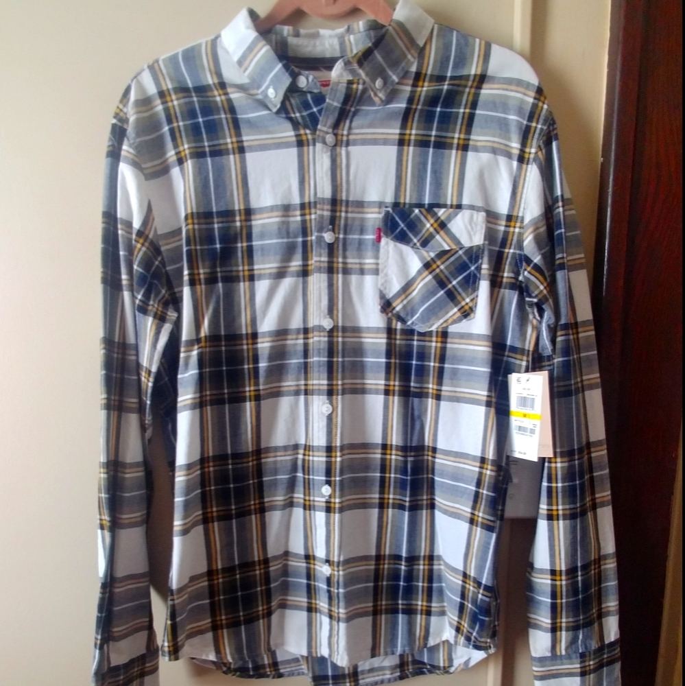 Levi button down shirt size men's medium